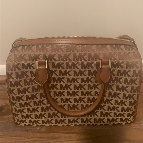 Michael Kors purse - Picture 2 of 4